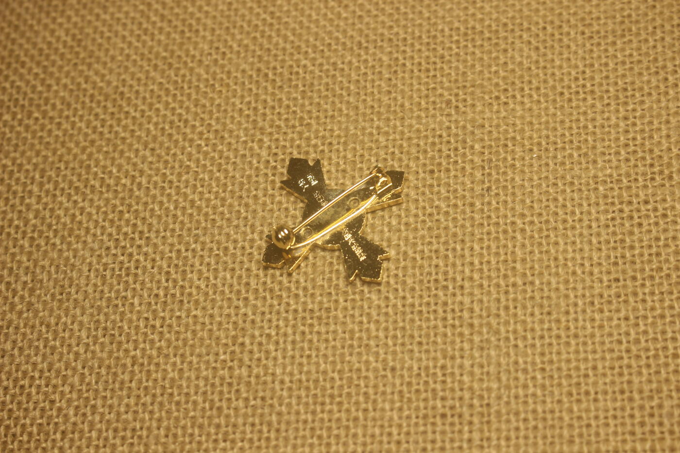 交通绿十字奖章，中间的装饰物遗失