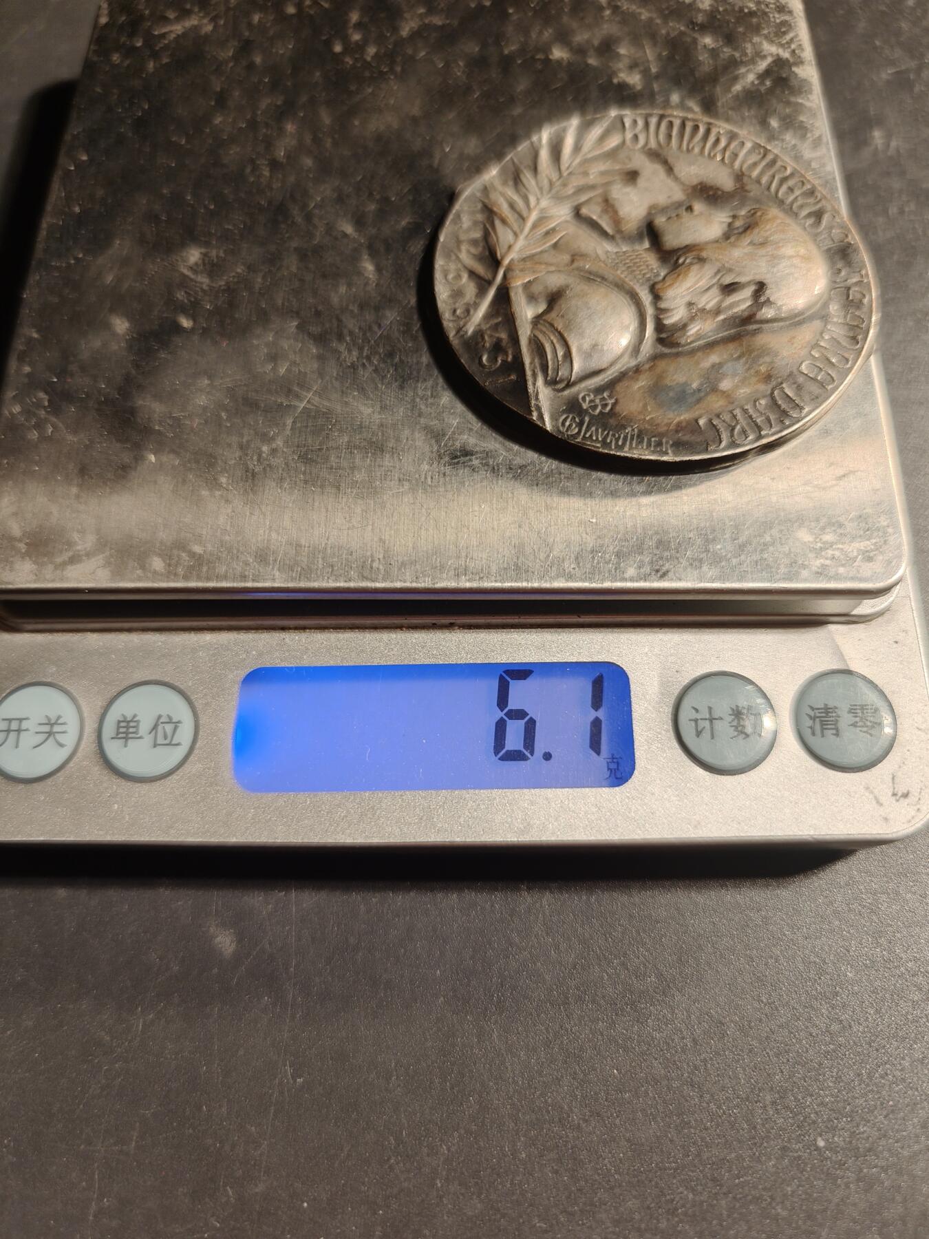 老王徽章第169期 法国圣女贞德单面镀银铜章     直径52mm.    重量6.1g