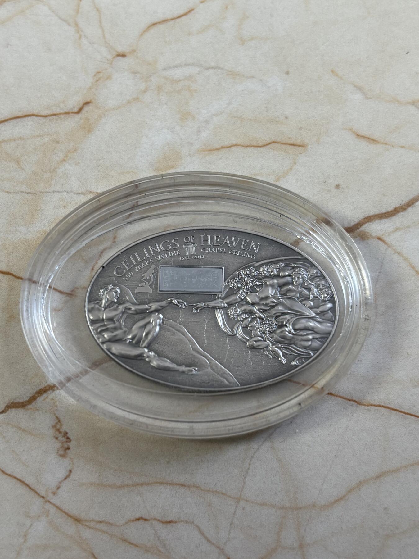 第185期拍卖 库克群岛2012年纳米芯片系列(1)–西斯廷教堂《创世纪》壁画椭圆形仿古纪念银币，999银，25克，发行999枚