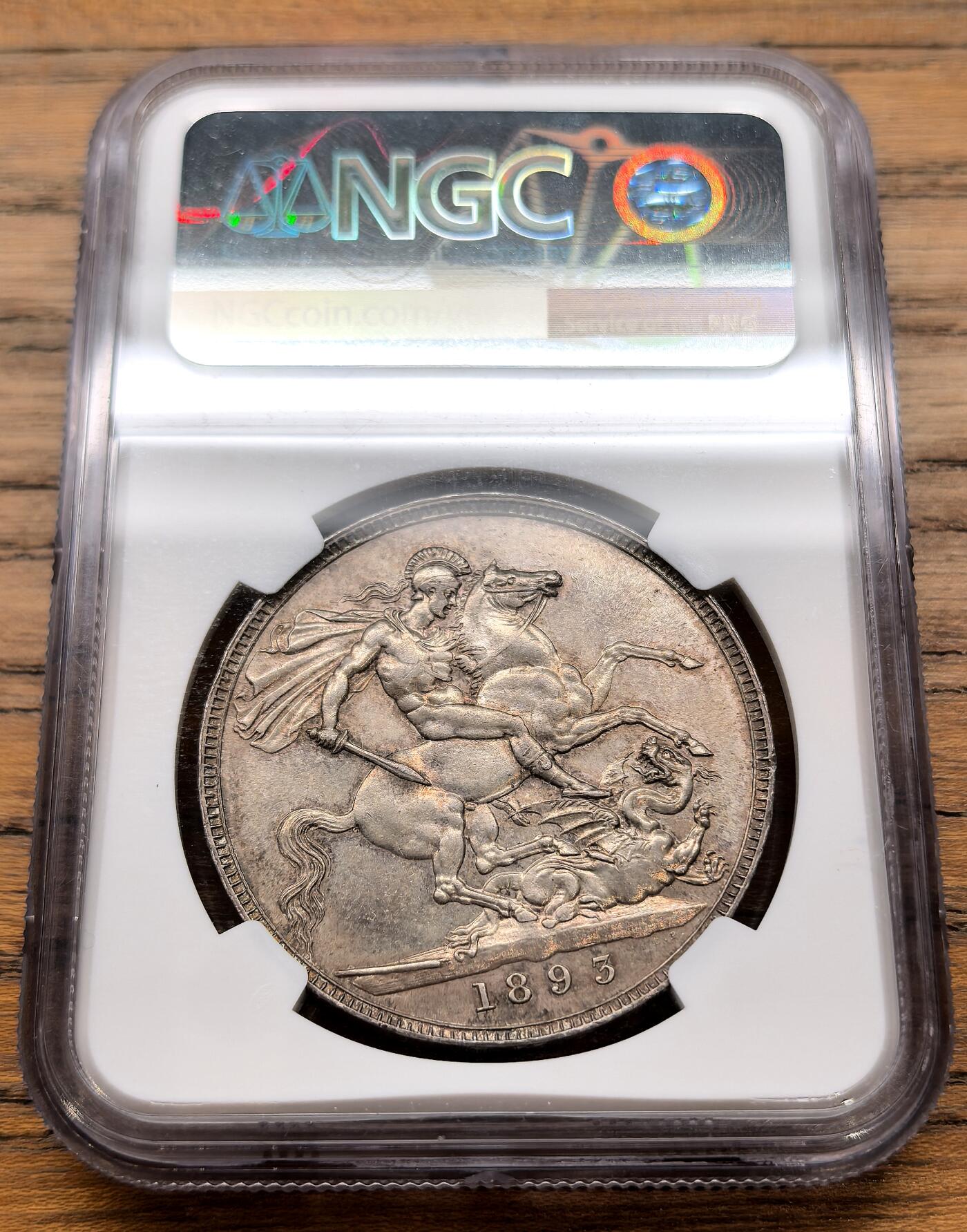 凡希社世界钱币微拍月度大拍（2025/12） 荐！1893LVI英国老维批纱马剑NGC-MS63，英伦灰彩，侧光下通体呈现淡紫金光泽，极养眼的藏家品质！（视频参考）