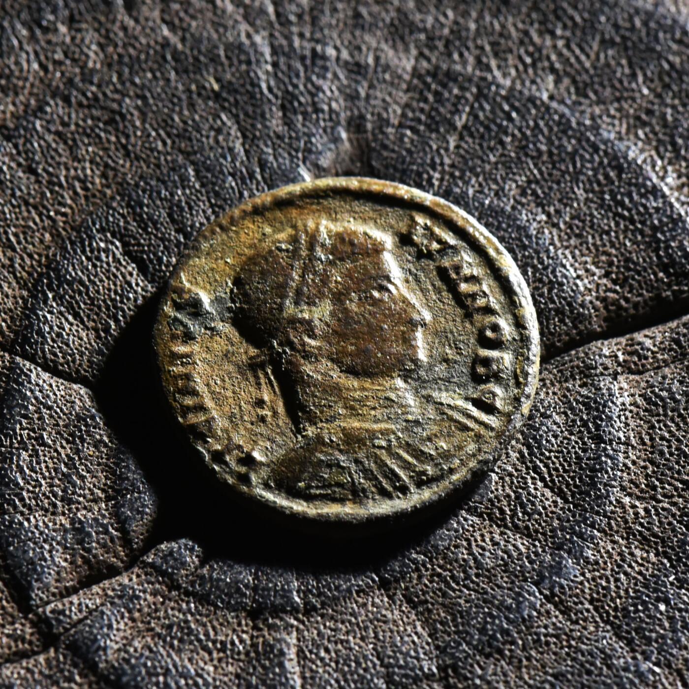 【良泉】【元旦直播场】1月1日晚19.30点开拍！208组西方古代钱币、日本朝鲜花钱 【罕见】公元 317-320 年【古罗马】李锡尼二世“双天使誓愿”富力铜币，2.61克