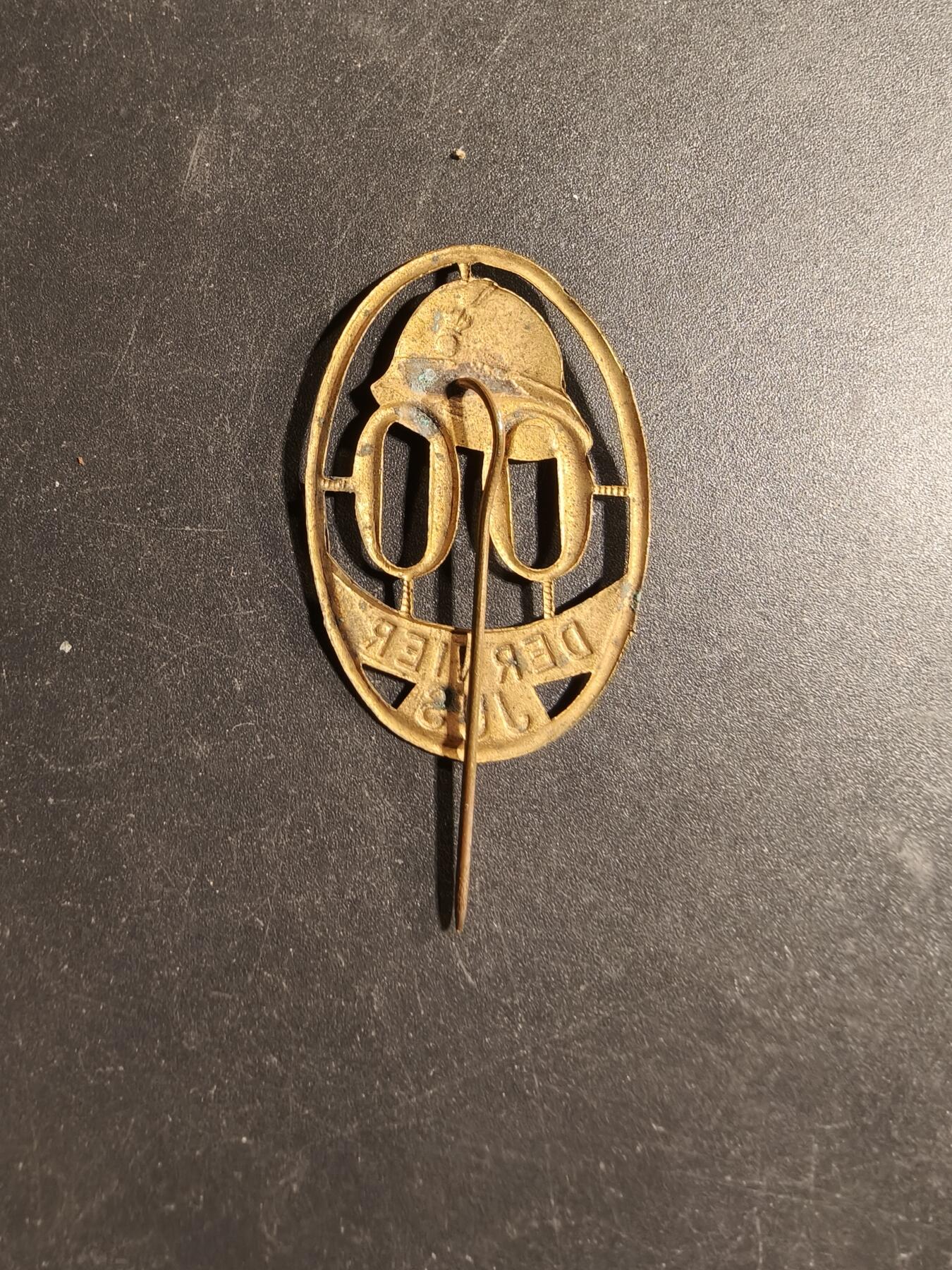 老王徽章第169期 法国步兵亚德里安头盔针插