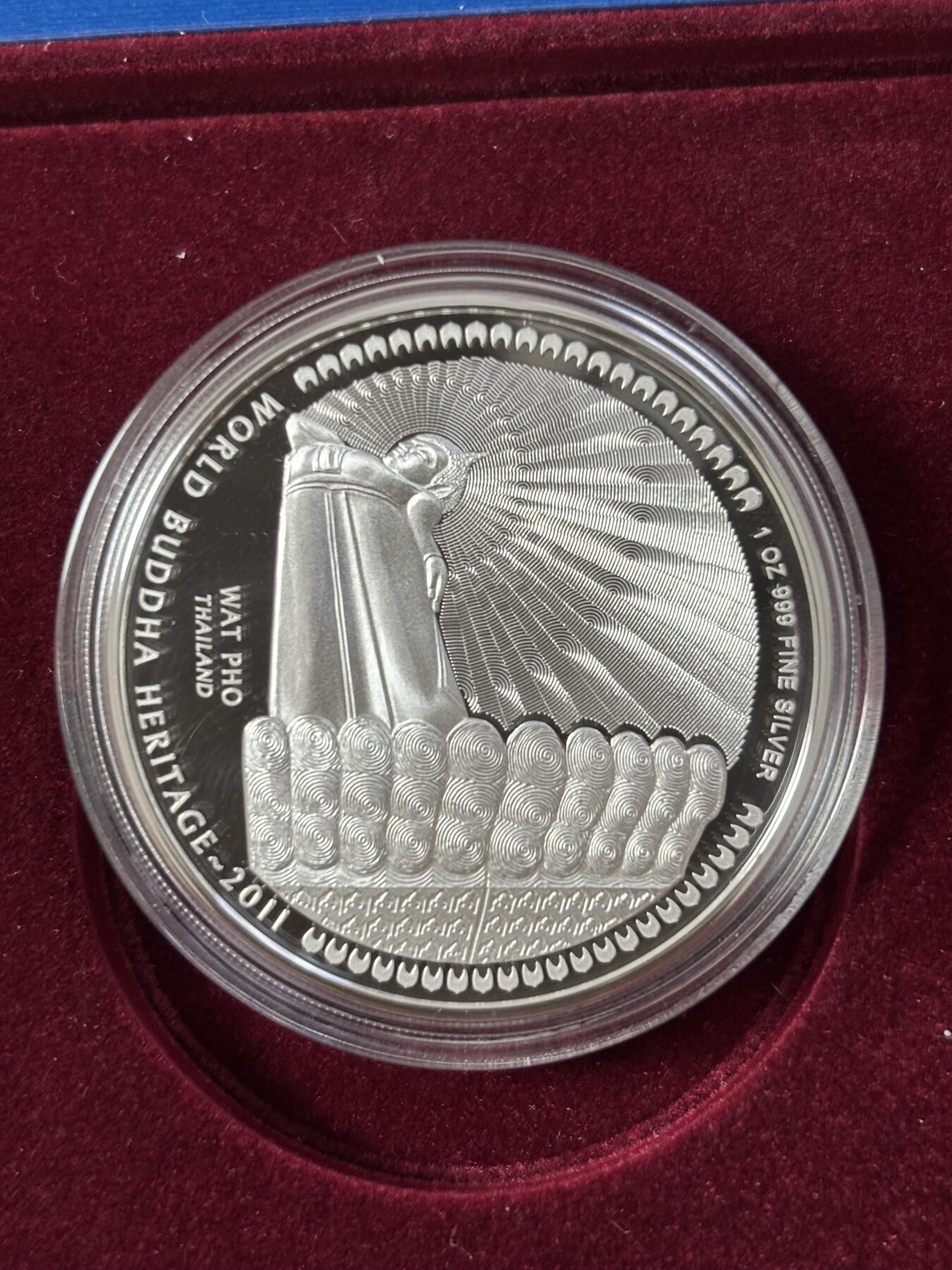 第185期拍卖 不丹2011年世界文化遗产(3)泰国卧佛彩色精制银币，999银，发行量10000枚