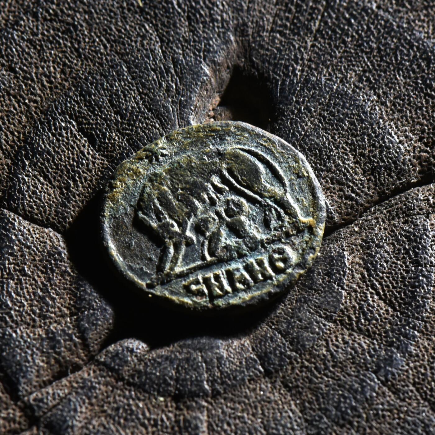 【良泉】【元旦直播场】1月1日晚19.30点开拍！208组西方古代钱币、日本朝鲜花钱 公元330-340年【古罗马】君士坦丁大帝“母狼育婴”铜币，君士坦丁堡迁都纪念，1.45克