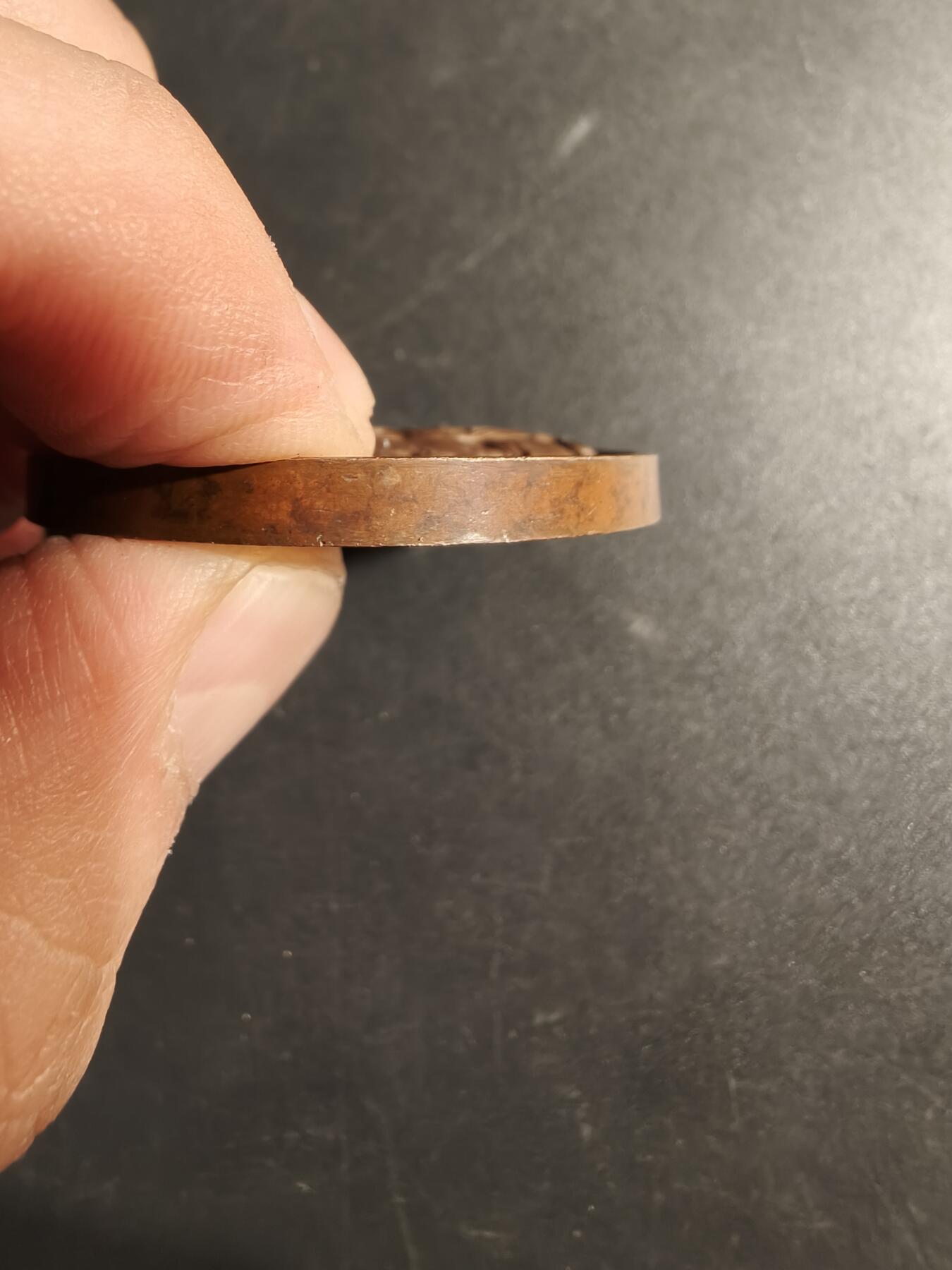 老王徽章第169期 法国“伟人金属画廊”大铜章    1822年原铸    正面为法国著名士兵皮埃尔·泰拉伊·德·巴亚尔，以“无畏且无可指责的骑士”而闻名     直径41mm.    重量38.7g