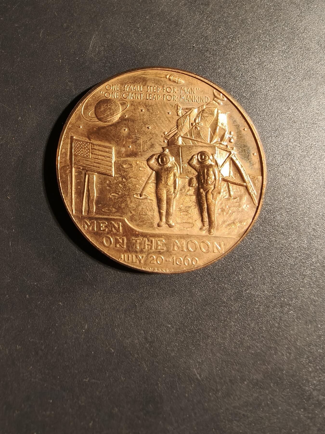 老王徽章第169期 美国阿波罗11号登月纪念章      编号007452      直径39mm.    重量22.9g