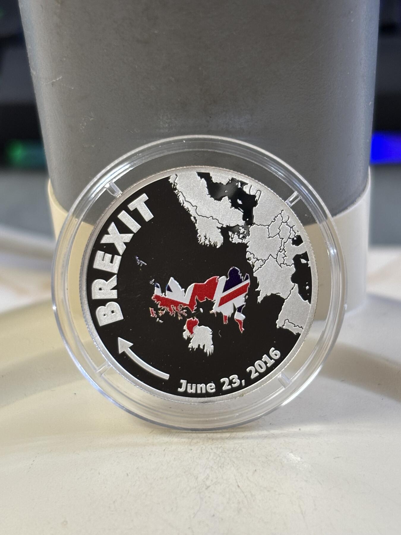 第185期拍卖 库克2016年脱欧彩色纪念银币带证书，999银，3克，发行2016枚