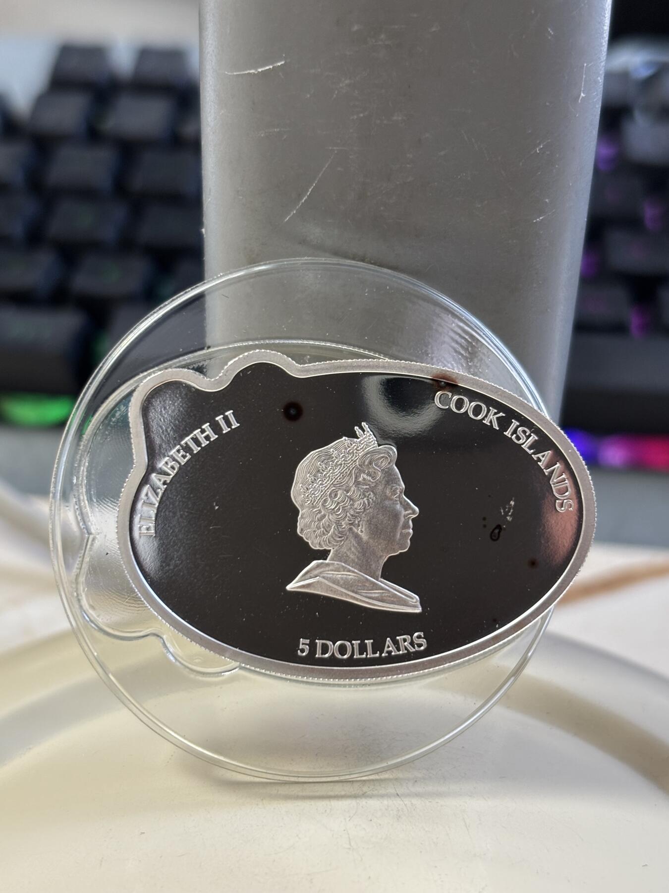 第185期拍卖 库克2012年圣保罗镶水晶镀金纪念银币，999银镀金，25克，有氧化