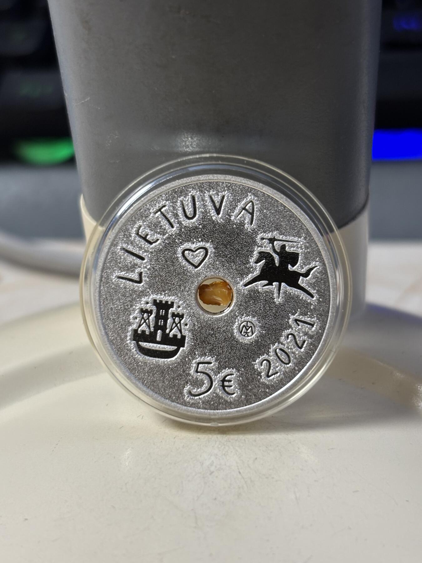 第185期拍卖 立陶宛2021年传统庆典系列3镶嵌琥珀精制银币，12.44克，925银，发行2500枚
