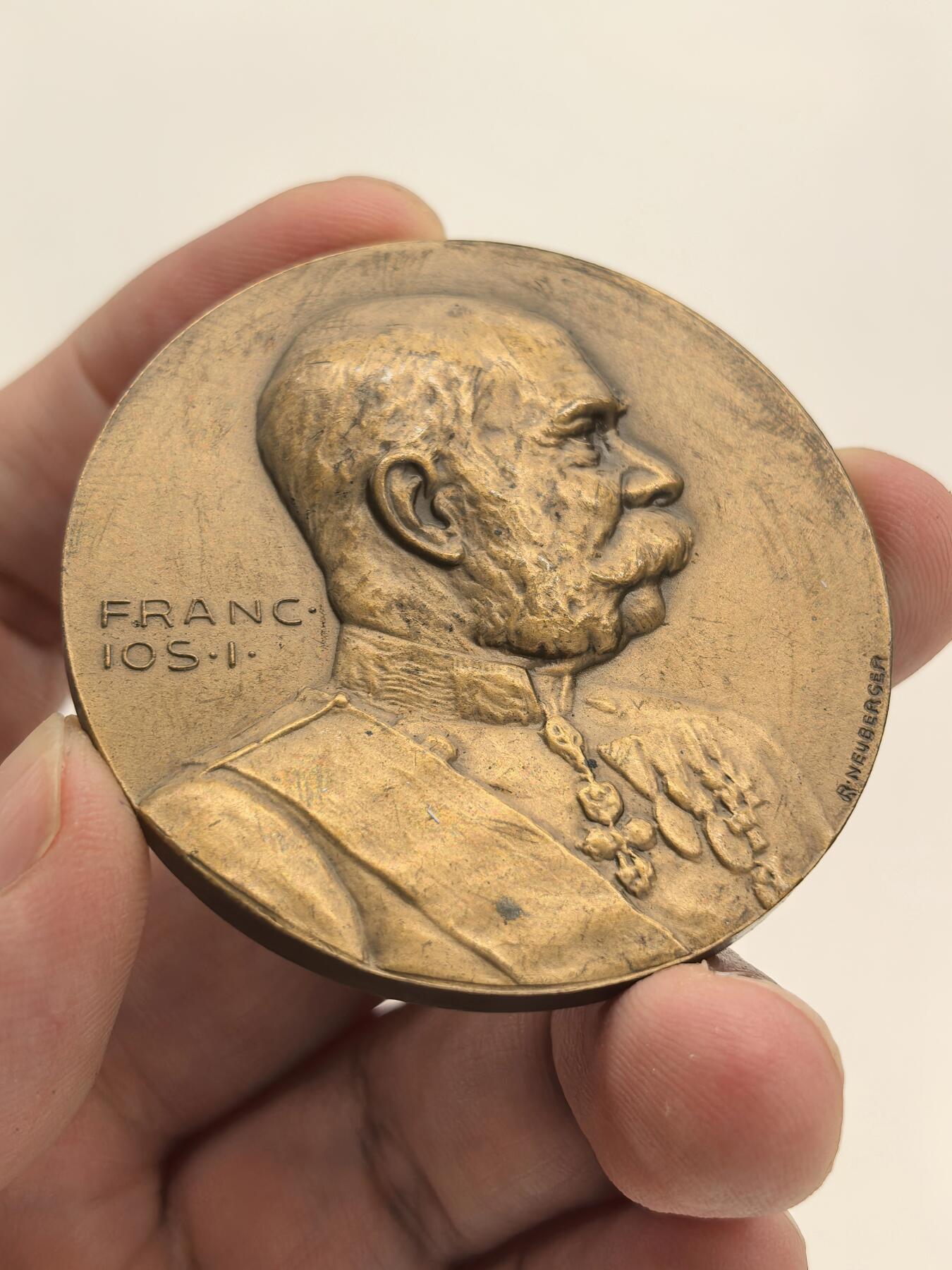 博洋堂世界钱币拍卖第151期（全场包邮） 1914年奥匈一战爆发纪念高浮雕大铜章，50mm。正面：约瑟夫一世戎装侧像，反面：和平女神手持花环与战斗中的士兵图案。