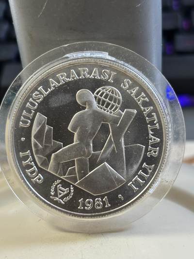 第185期拍卖 - 土耳其1981年联合国残疾人纪念大银币，925银，28.28克，塑料盒有破【银价378】