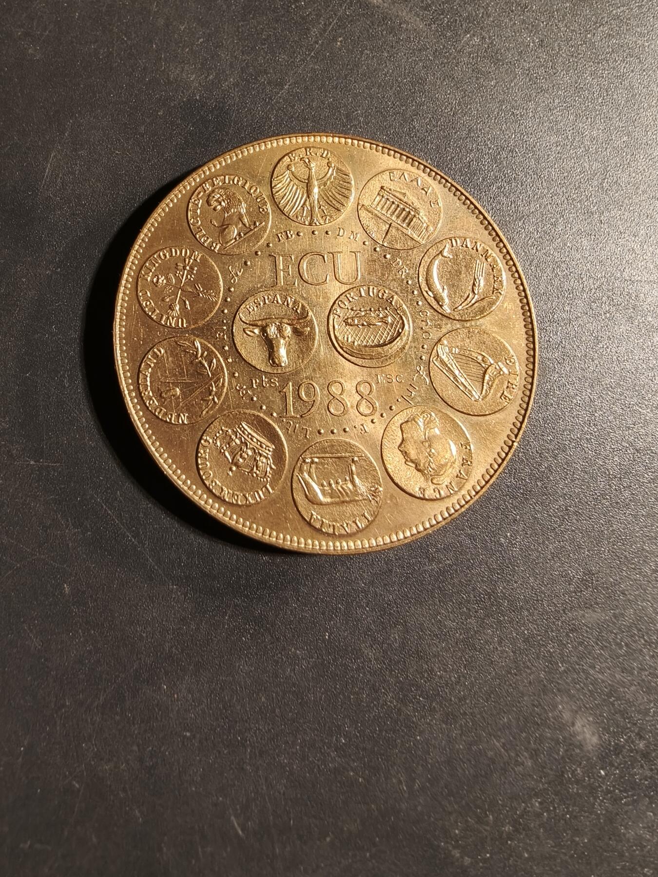 老王徽章第169期 法国1988年欧罗巴埃居纪念章      直径42mm.    重量34.3g