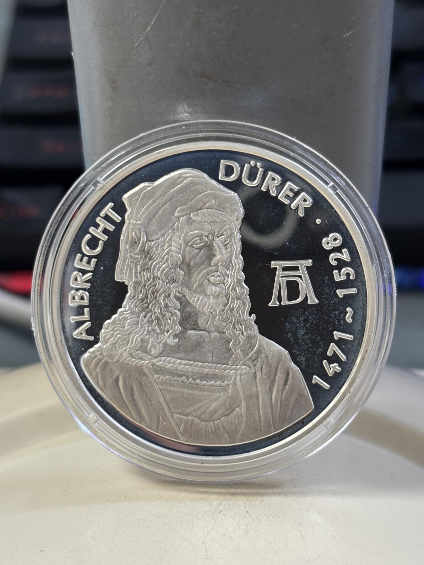 第185期拍卖 乌干达2001年人物丢勒精制纪念银币带证书，925银，20克，发行5000枚【银价266】