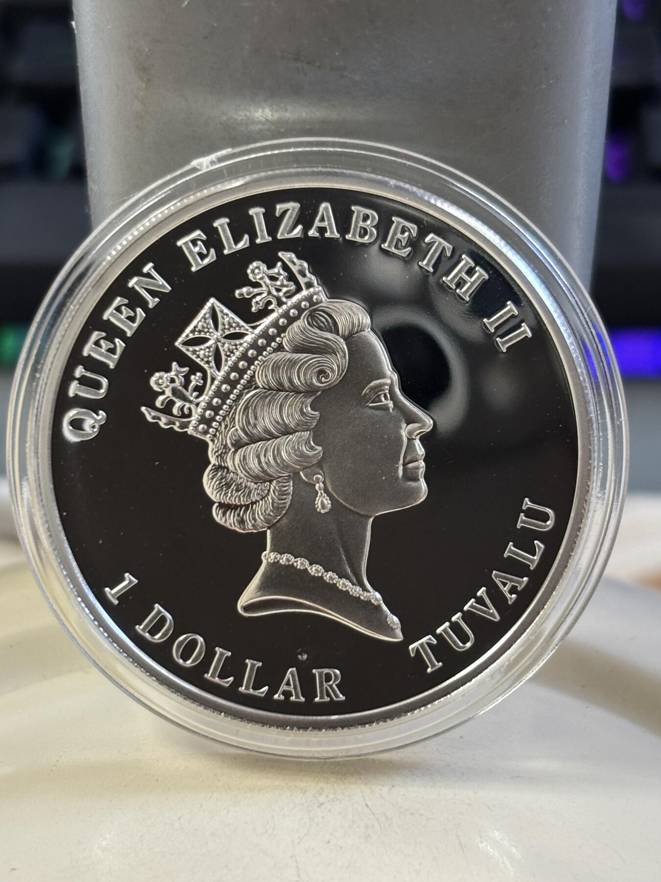 第185期拍卖 图瓦卢2010年海洋动物海马镶施华洛世奇蓝水晶银币带证书，925银，25克，发行2500枚