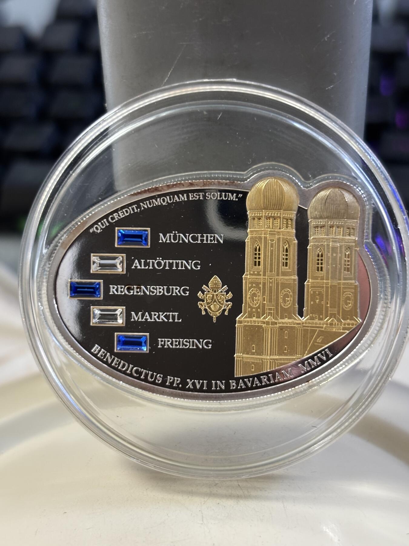 第185期拍卖 库克2012年圣保罗镶水晶镀金纪念银币，999银镀金，25克，有氧化