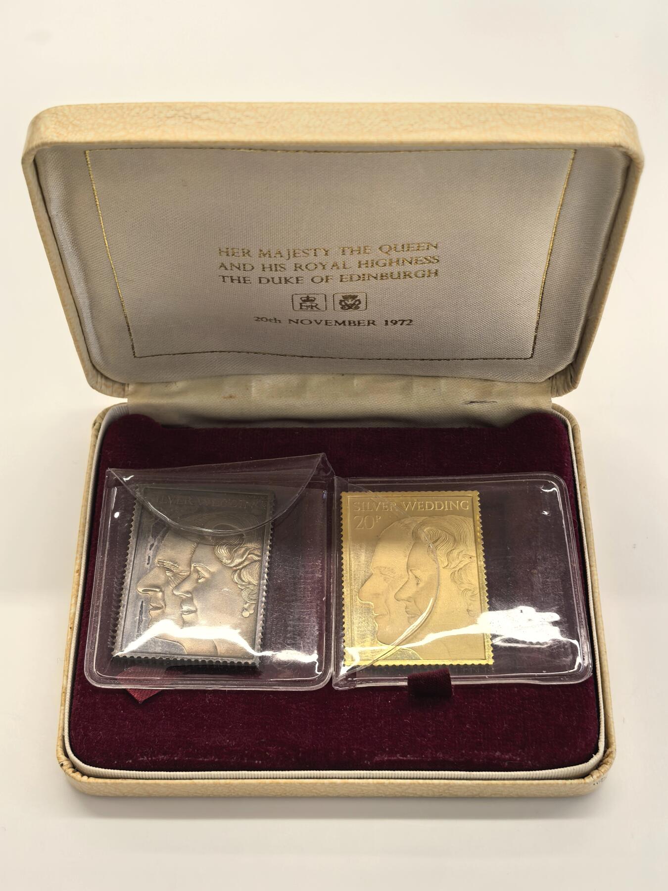 博洋堂世界钱币拍卖第151期（全场包邮） 英国1972年伊丽莎白女王和菲利普亲王银婚纪念金银纪念章 原盒证书（金26.6克，22K金，24.4克纯金，今日金价23400，银26.5克）发行量2000套 此枚编号1920