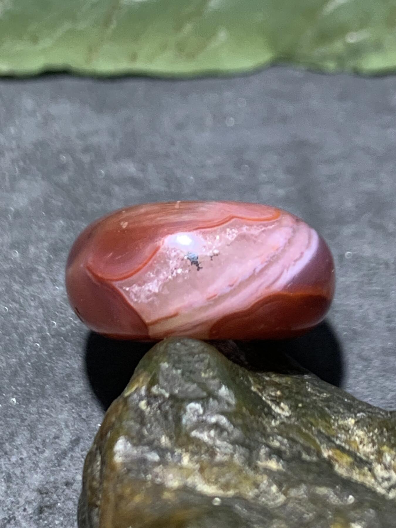 川料冰飘紫罗兰南红玛瑙面包圈随形卡环(跑环)一个，