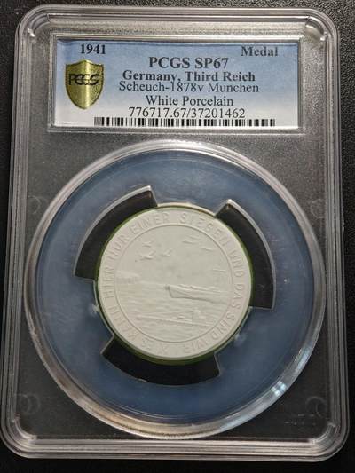 【德藏】世界币章拍卖第156期（拍品征集中~欢迎藏友联系） - 唯一冠军分！1941年 德国民族社会主义工人党海空两路进攻英格兰陶瓷上绿釉边纪念章 直径约44mm PCGS SP67 大盒封装 少见品种 （原图请查询PCGS评级官网）