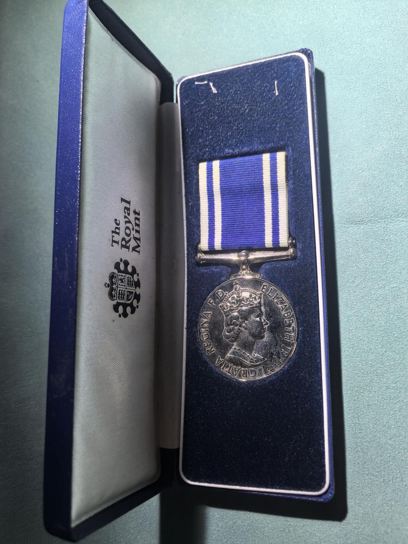 盛世勋华——号角文化勋章邮票专场拍卖第293期 英国警察长期服务和优异表现奖章 少见品种，伊丽莎白二世版 原盒带刻名 带皇家造币厂厂标