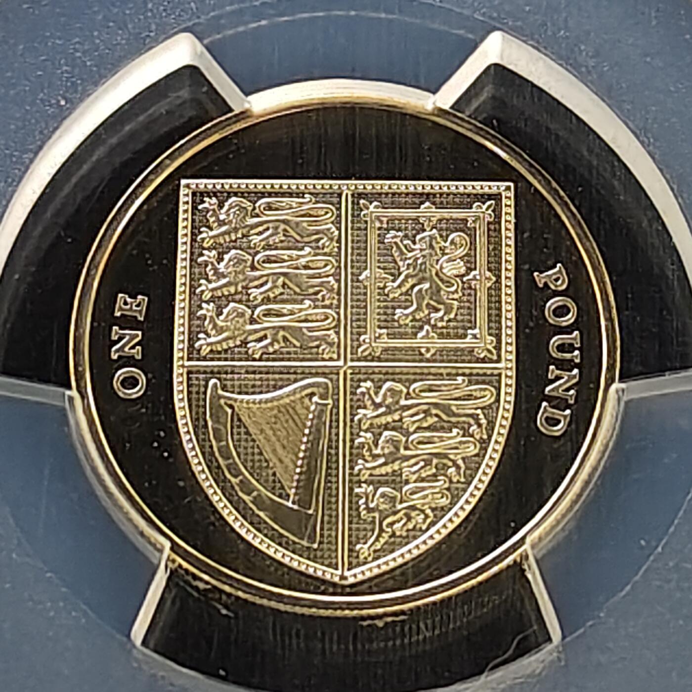 【全场包邮】纯粹捡漏拍487场（免费代拍第24场） 【收藏级】英国2009年1镑盾徽精制币-PCGS PR68 DCAM（更高分仅3枚）