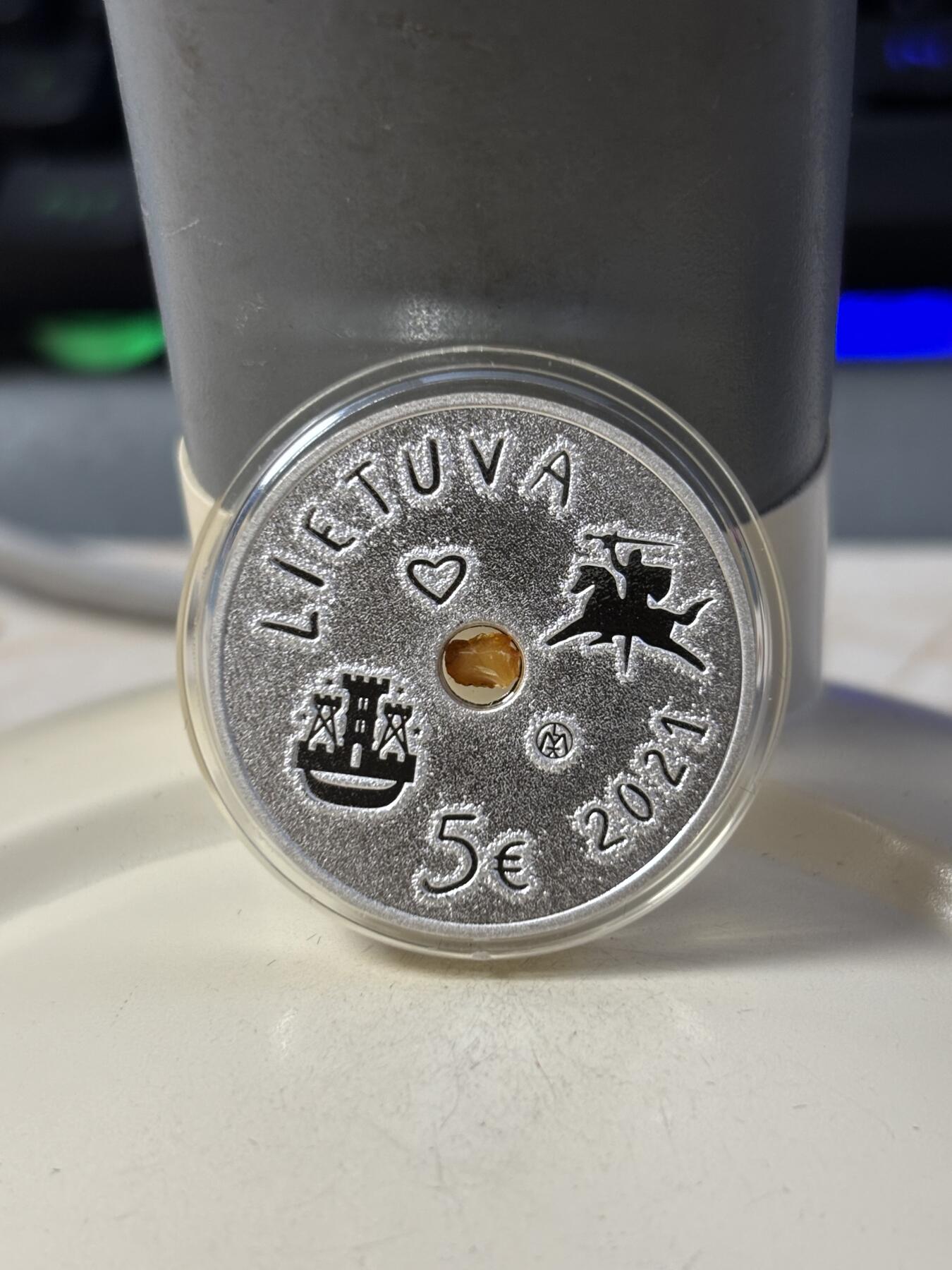 第185期拍卖 立陶宛2021年传统庆典系列3镶嵌琥珀精制银币，12.44克，925银，发行2500枚