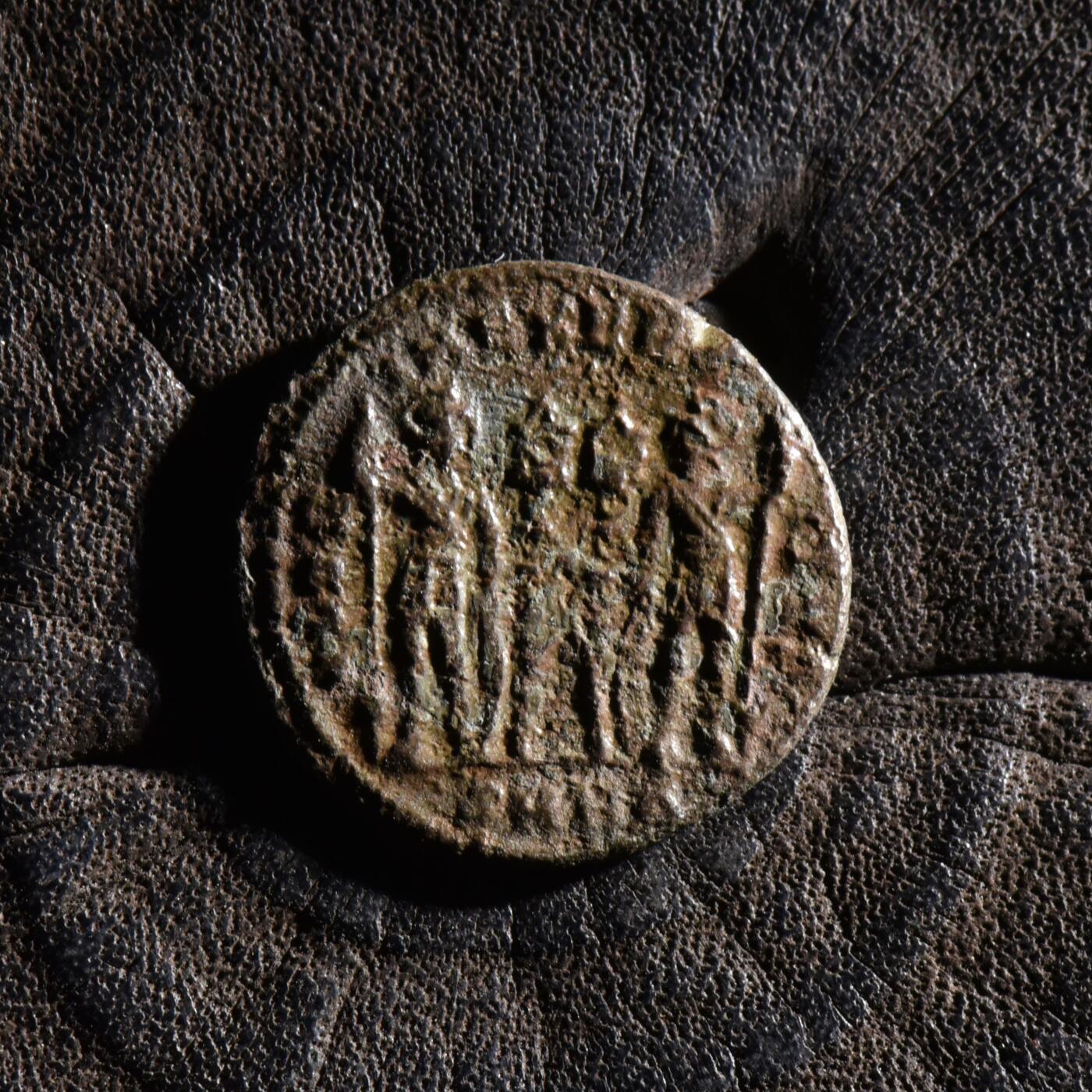 【良泉】【元旦直播场】1月1日晚19.30点开拍！208组西方古代钱币、日本朝鲜花钱 公元337-340年【古罗马】君士坦丁二世“MAX奥古斯都”头衔“士兵军旗”铜币，2.4克