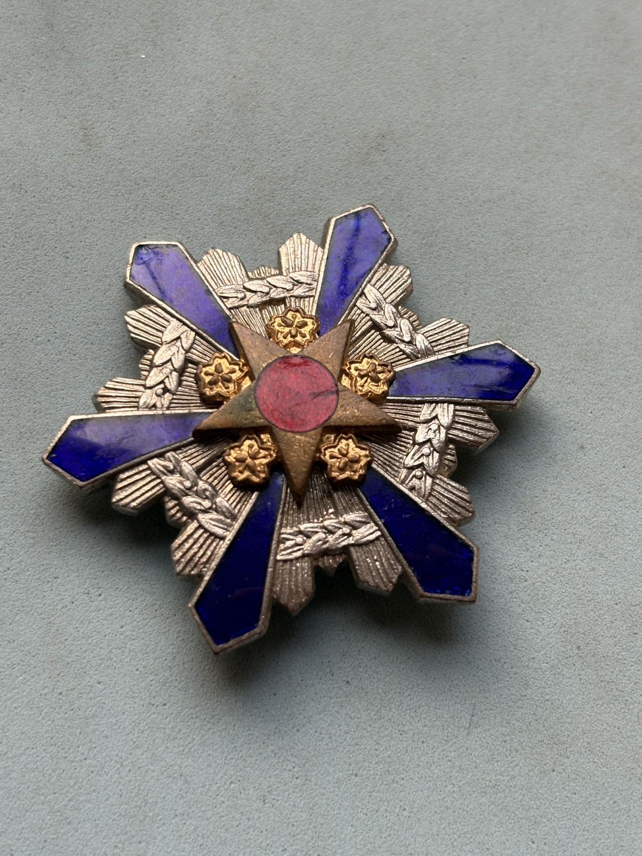 盛世勋华——号角文化勋章邮票专场拍卖第293期 日本北海道公务员服务15年纪念章 带原盒