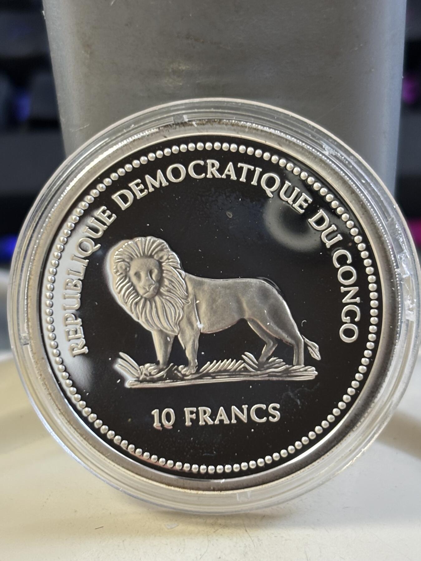 第185期拍卖 刚果2004年非洲珍稀鸟类格查尔鸟棱镜幻彩纪念银币，925银，25克，发行5000枚