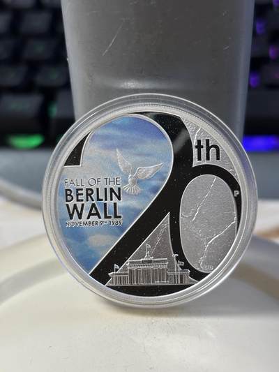 第185期拍卖 - 图瓦卢2009年柏林墙倒塌20周年彩色精制银币,999银，1盎司，