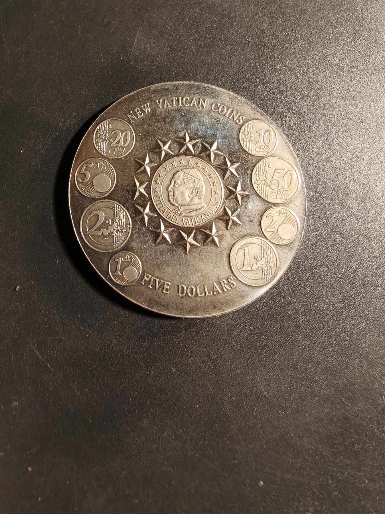 老王徽章第169期 利比里亚共和国发行的面值5美元的纪念币，主题为“新梵蒂冈硬币”    直径40mm.     重量28.5g