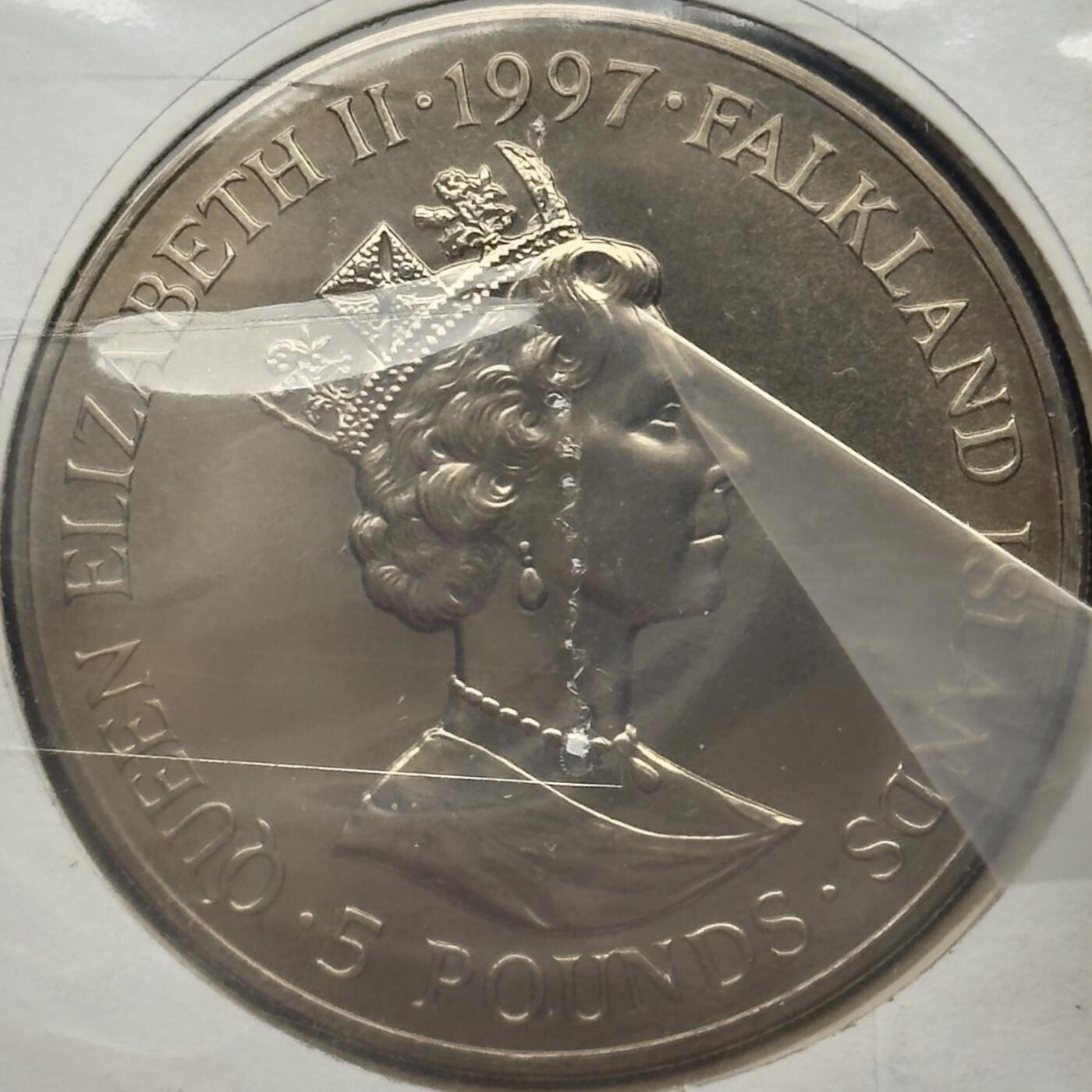 ＜小葵钱铺＞第67期·克朗币·银币场·满200包邮，不寄存·12月15日发货 〈邮币封〉福克兰群岛1997年金婚纪念日5镑克朗型纪念币