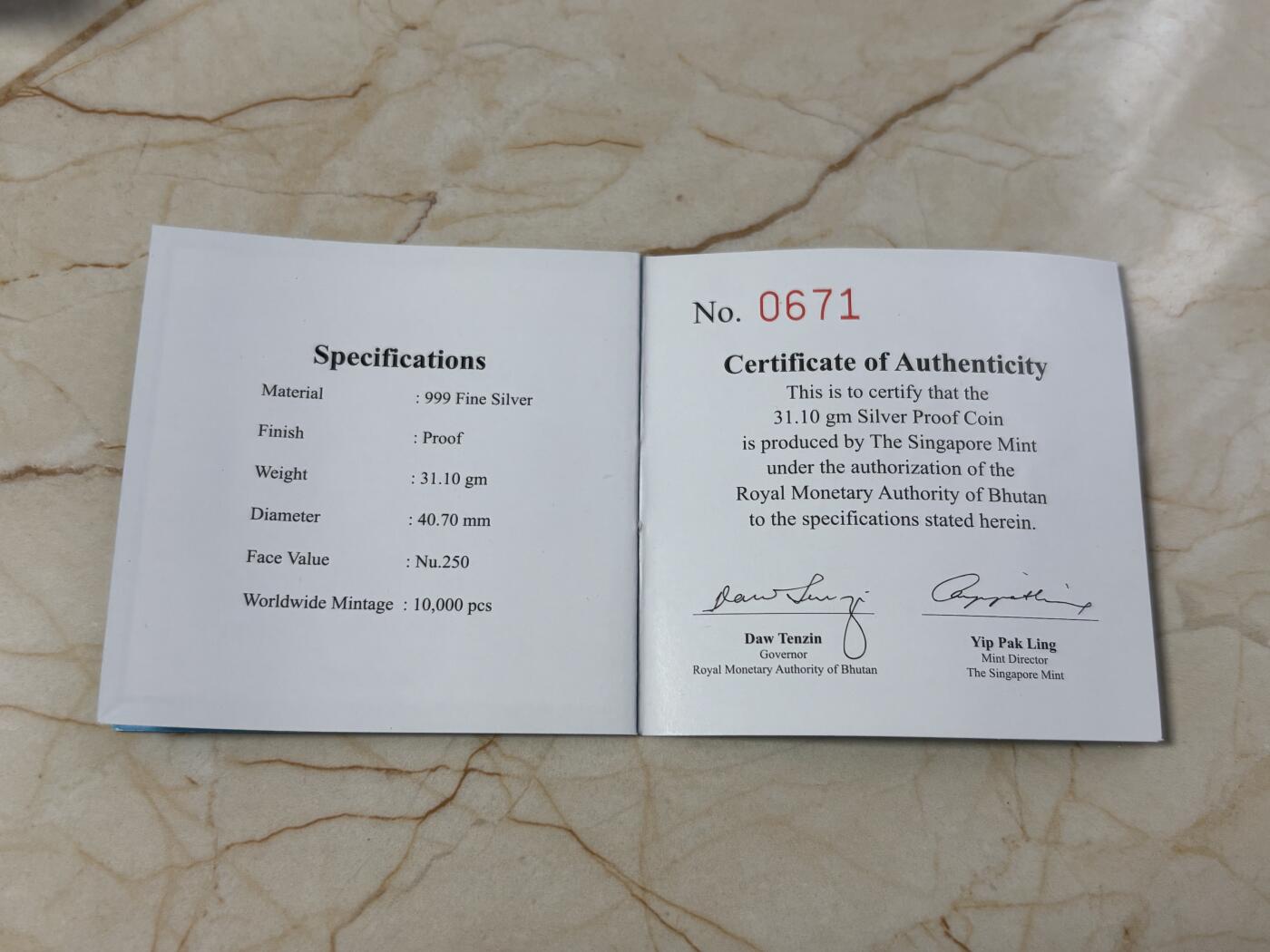 第185期拍卖 不丹2011年世界文化遗产(3)泰国卧佛彩色精制银币，999银，发行量10000枚