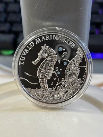 第185期拍卖 - 图瓦卢2010年海洋动物海马镶施华洛世奇蓝水晶银币带证书，925银，25克，发行2500枚
