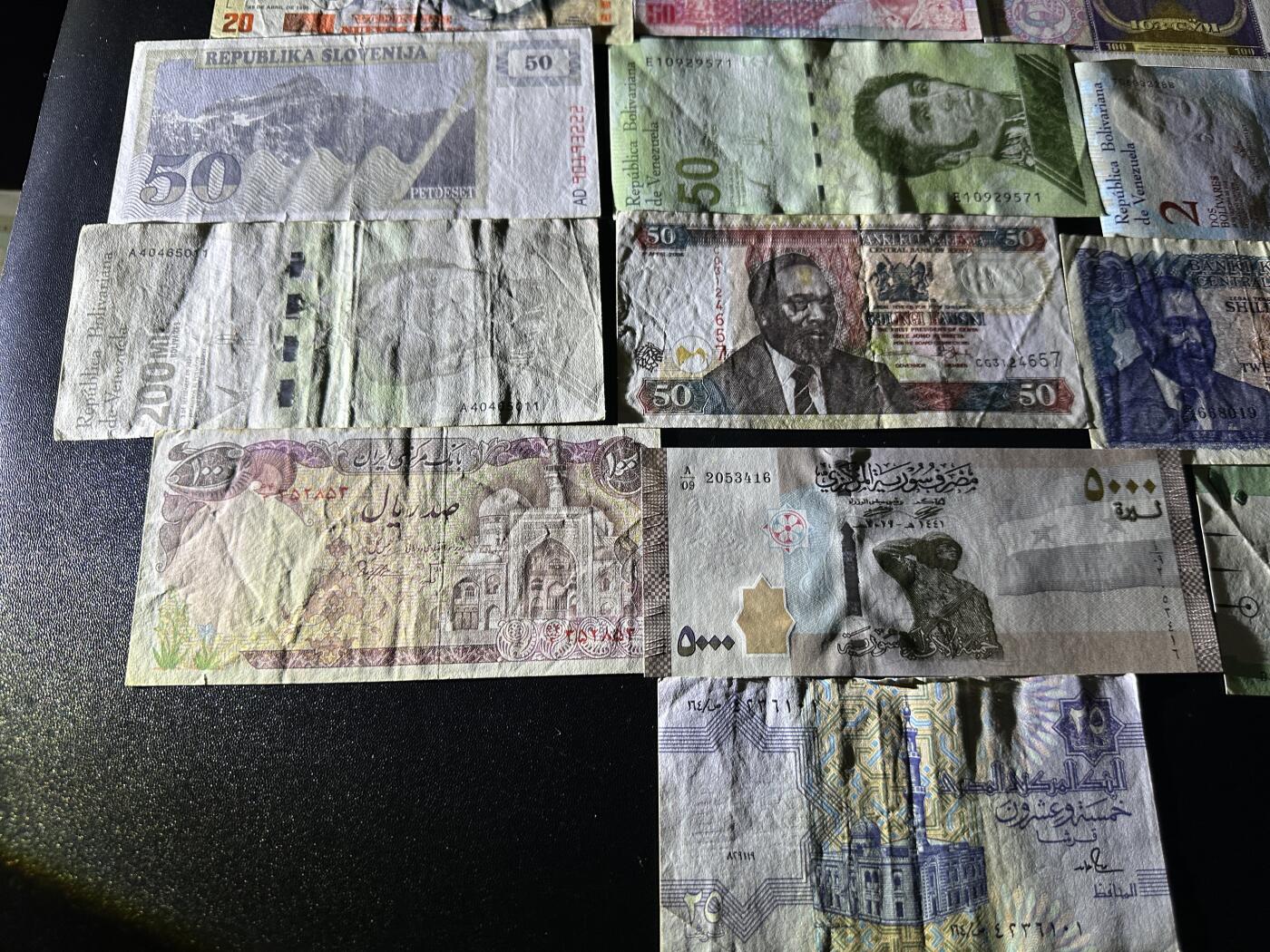 《外钞收藏家》第五百九十三期（精品场）（本平台长期征集拍品、欢迎藏友们联系合作）