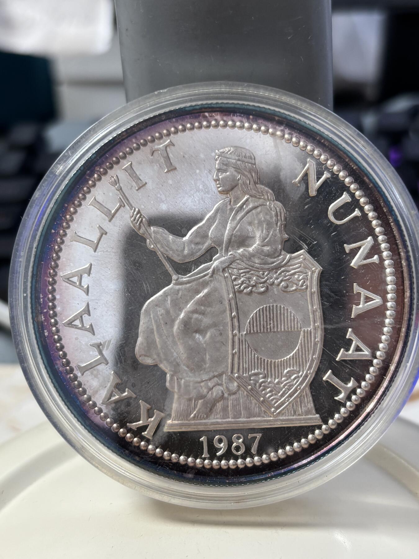 第185期拍卖 珍稀格陵兰1987年北极圈动物北极熊5盎司纪念银币，999银，有氧化