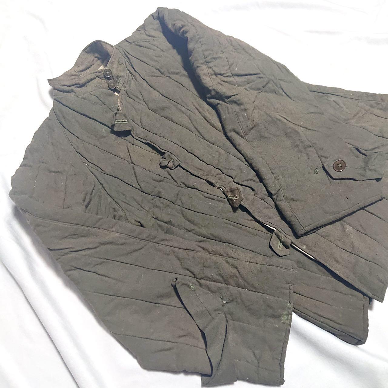 【第叁場】近代勋奖章徽章服饰杂项专场 鸭绿江畔 保家卫国—人民军立领冬服 华东军需部制，后为文工团收录，肩宽约43cm 袖长约52cm 胸围约92cm 裤长约97cm