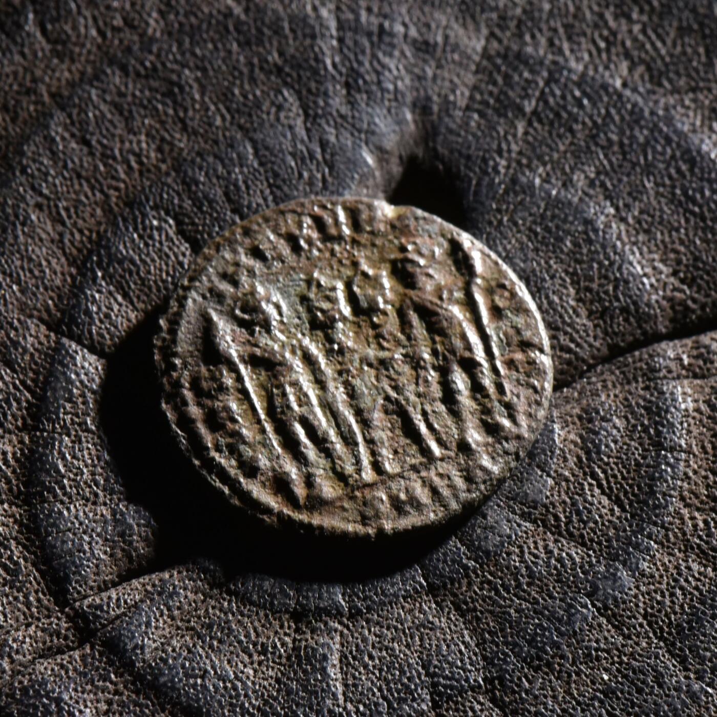 【良泉】【元旦直播场】1月1日晚19.30点开拍！208组西方古代钱币、日本朝鲜花钱 公元337-340年【古罗马】君士坦丁二世“MAX奥古斯都”头衔“士兵军旗”铜币，2.4克