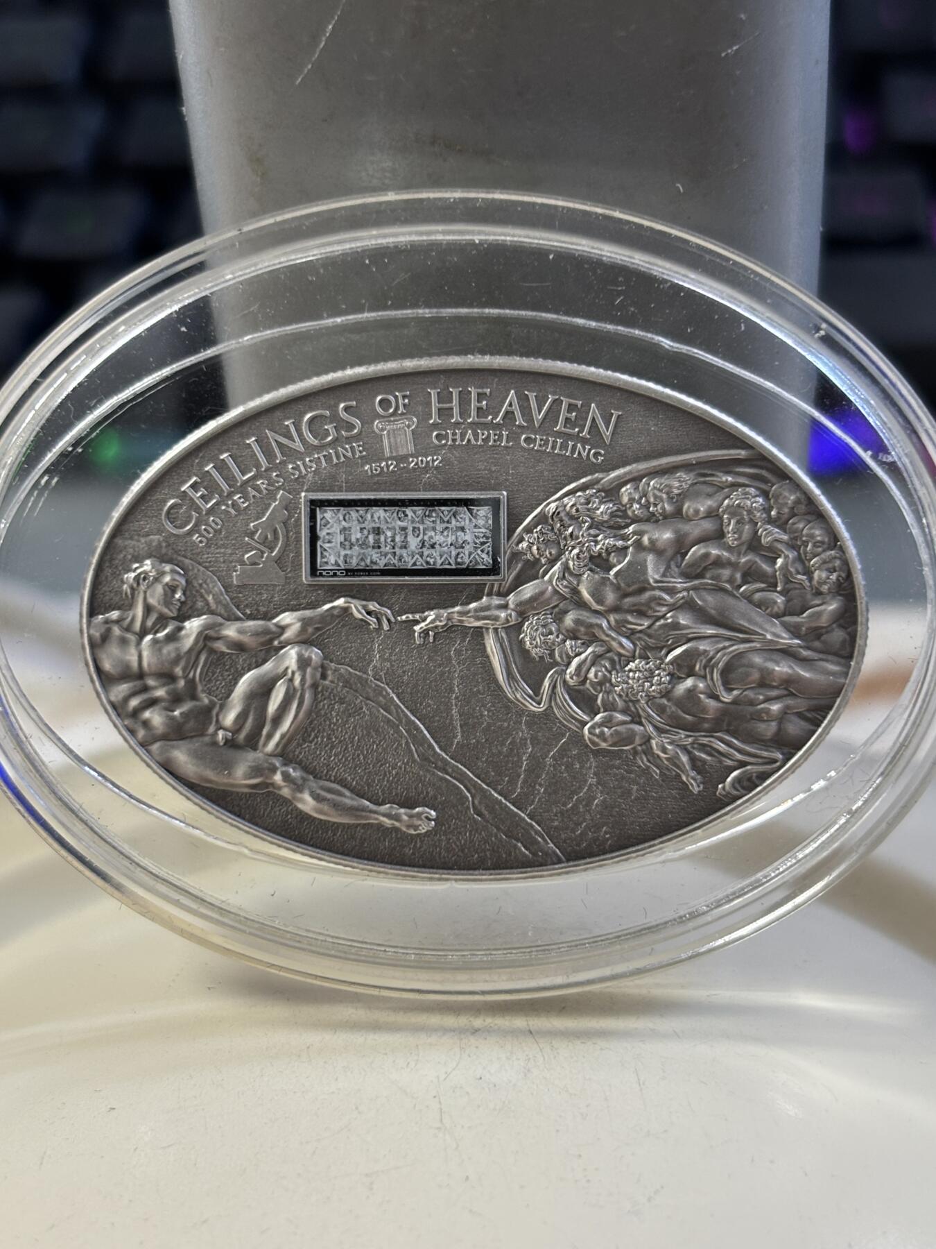 第185期拍卖 库克群岛2012年纳米芯片系列(1)–西斯廷教堂《创世纪》壁画椭圆形仿古纪念银币，999银，25克，发行999枚