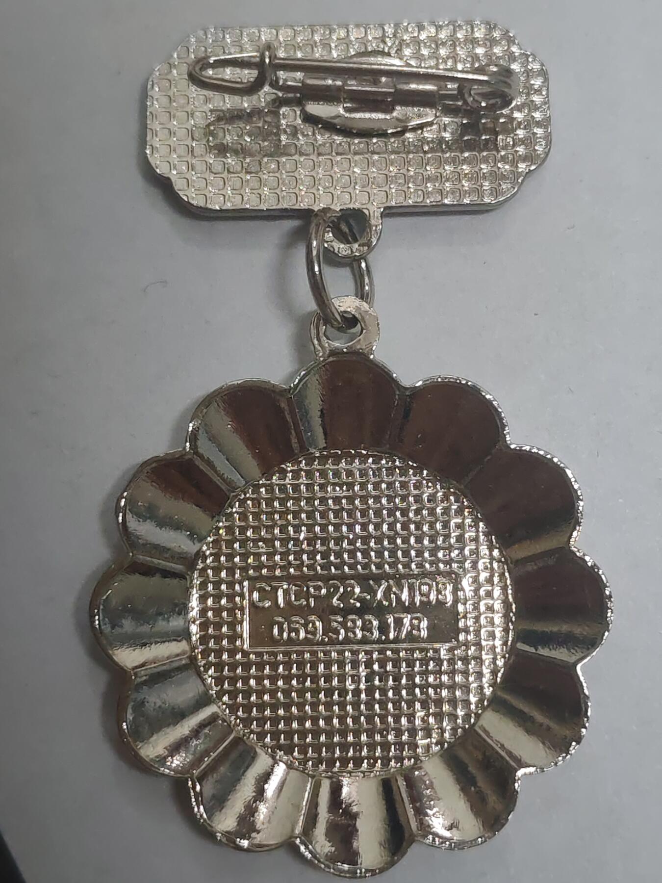 韵星假日拍卖第三十二期 -- Rimey Holidays Auction 32 越南社会主义共和国优秀士兵奖章