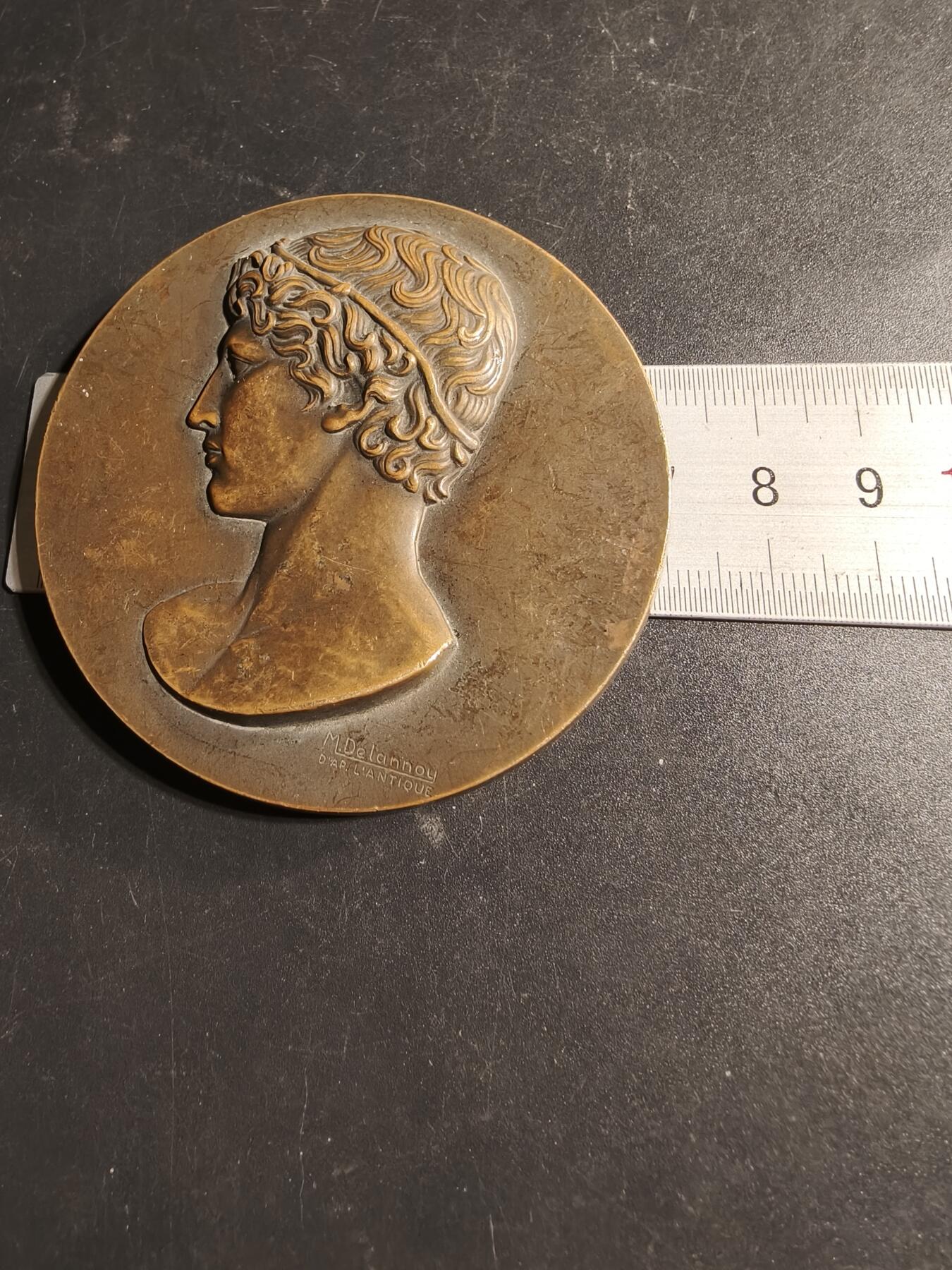 老王徽章第169期 法国圣路易中学大铜章    直径72mm.   重量168.7g