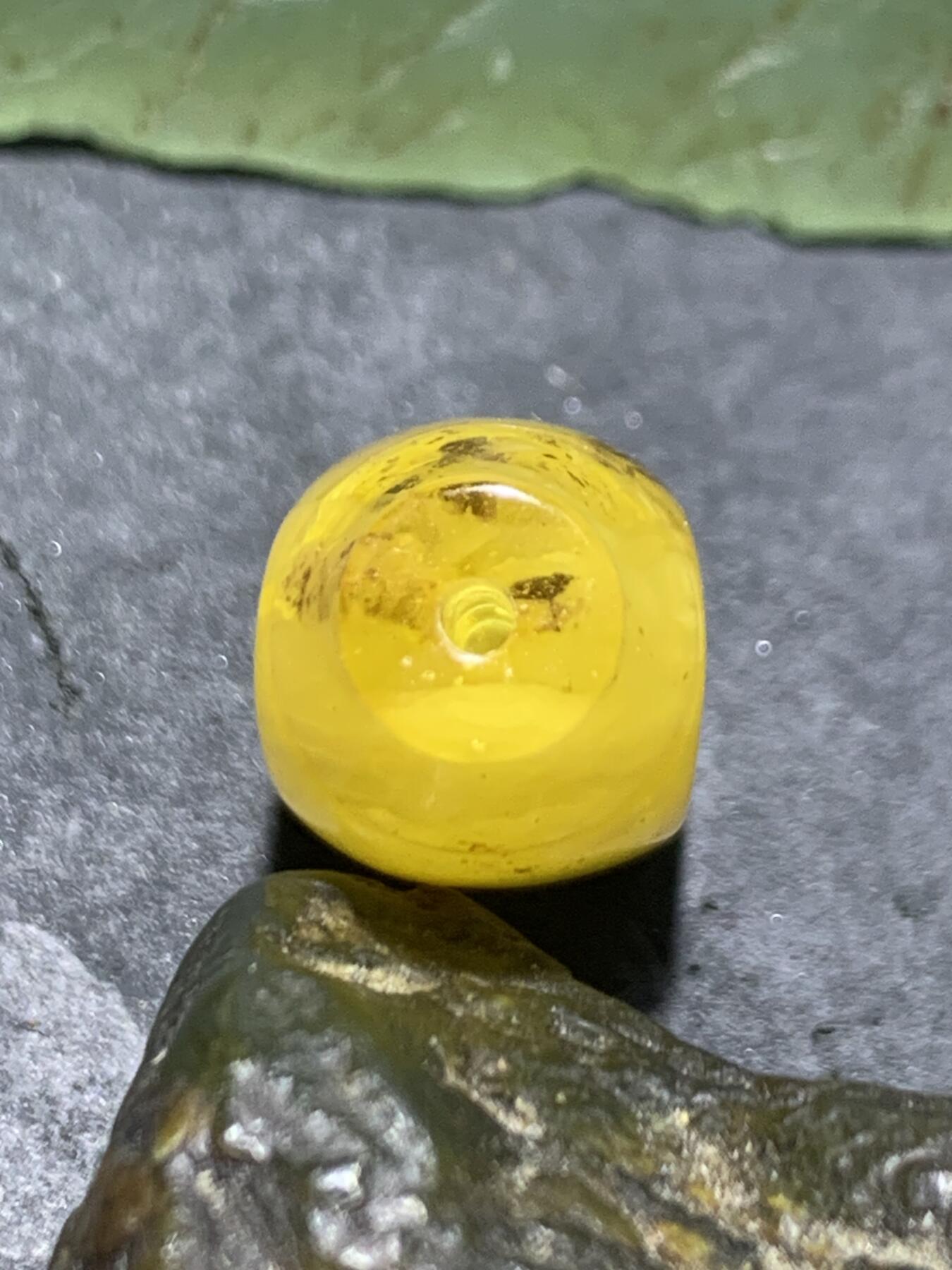 天然乌克兰蜜蜡一体佛头三通一个！