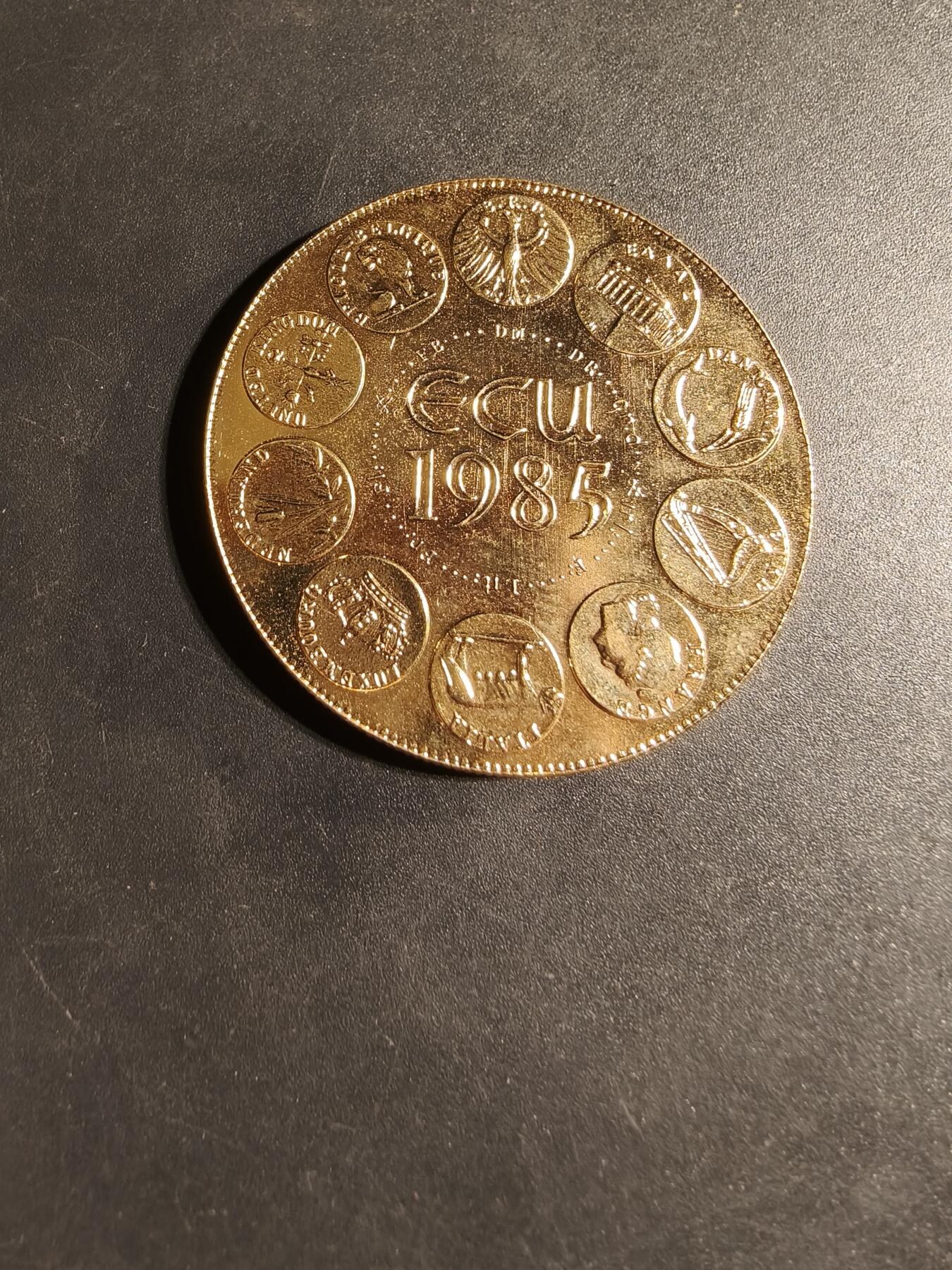 老王徽章第169期 法国1985年欧罗巴埃居纪念章      直径40mm.    重量31.4g