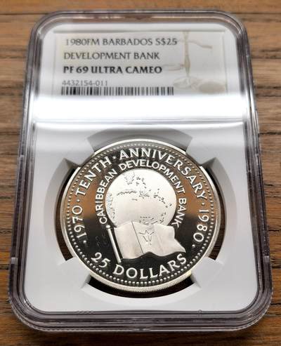 凡希社世界钱币微拍月度大拍（2025/12） - 1980巴巴多斯发展银行25Dol大银精铸NGC-PF69UC