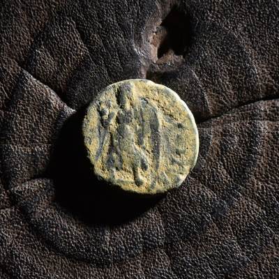 【良泉】【元旦直播场】1月1日晚19.30点开拍！208组西方古代钱币、日本朝鲜花钱 - 公元364-375年【古罗马】西部罗马帝国，瓦伦丁尼安一世“胜利女神”铜币，1.91克