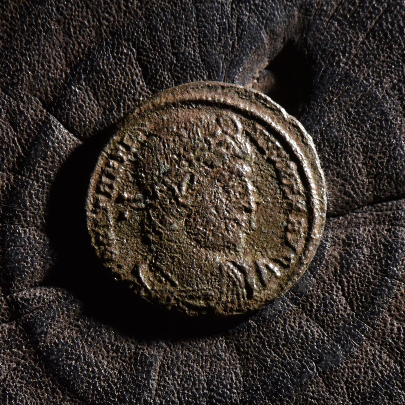 【良泉】【元旦直播场】1月1日晚19.30点开拍！208组西方古代钱币、日本朝鲜花钱 公元337-340年【古罗马】君士坦丁二世“MAX奥古斯都”头衔“士兵军旗”铜币，2.4克