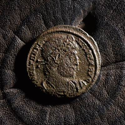 【良泉】【元旦直播场】1月1日晚19.30点开拍！208组西方古代钱币、日本朝鲜花钱 - 公元337-340年【古罗马】君士坦丁二世“MAX奥古斯都”头衔“士兵军旗”铜币，2.4克