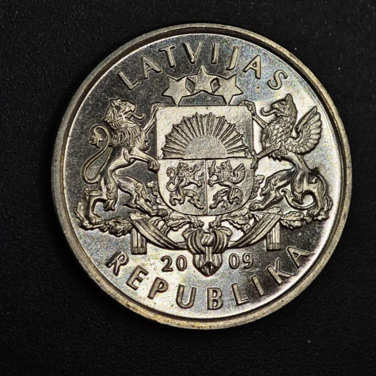 【淘币小摊】实时拍第八百二十六拍   散币场   满百包邮可预留二周 每周一统一发货   拉脱维亚2009年1拉特圣诞树纪念币