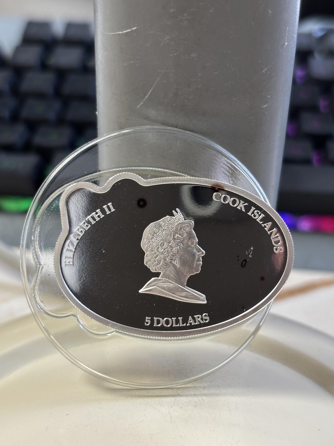 第185期拍卖 库克2012年圣保罗镶水晶镀金纪念银币，999银镀金，25克，有氧化