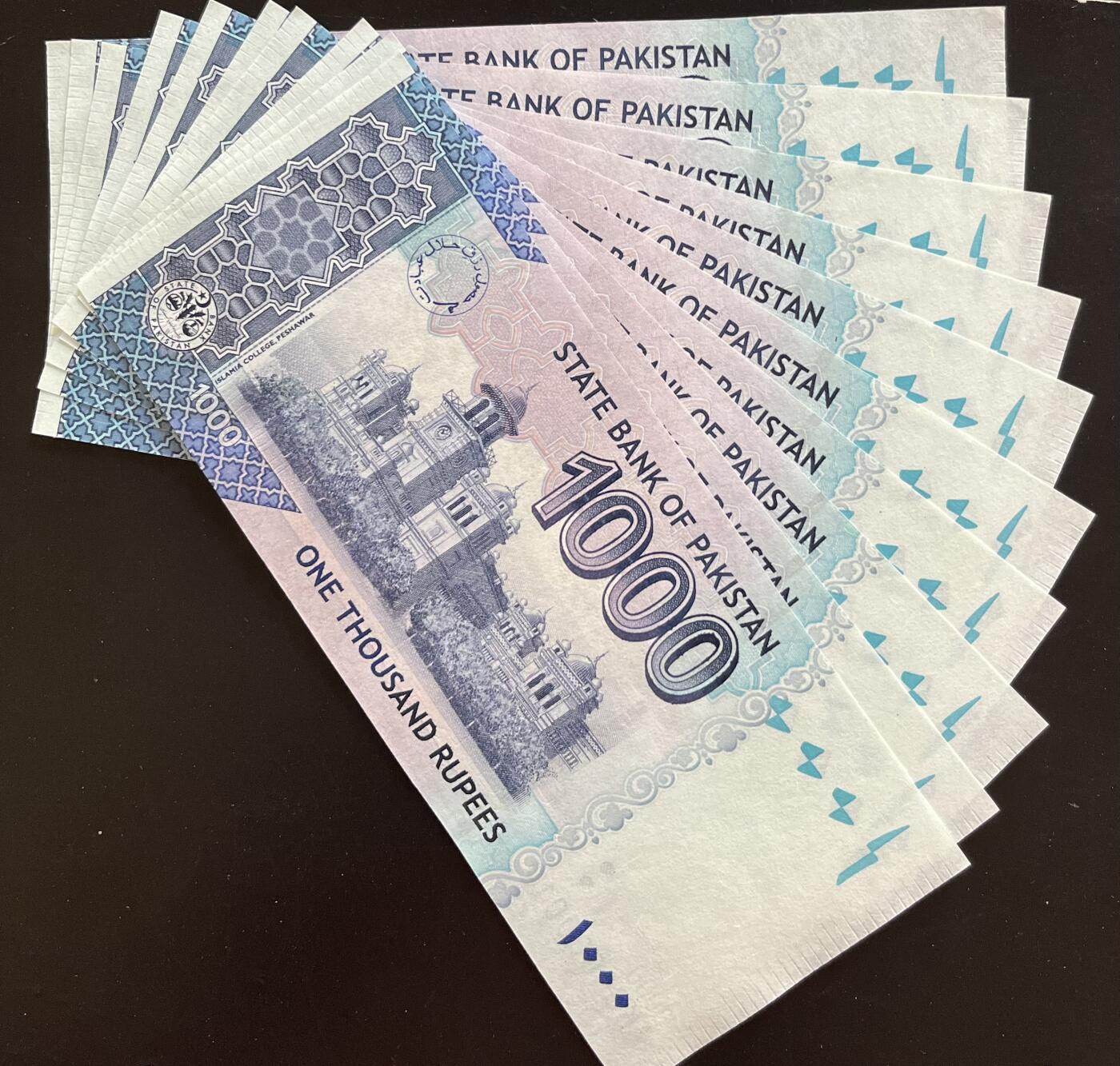 小福收藏拍卖第197期 裸钞场 本期有多张豹子号靓号 百慕大03年50元纪念钞百位号 马来亚和英属婆罗洲开国第一张纸币大冠女王 马来亚 41年1元英王乔六 法属太平洋10000法郎 捷克1000克朗纪念钞千位号  卢森堡 1000法郎  萨尔瓦多样钞 匈牙利 法罗群岛 危地马拉等多国精美纸币