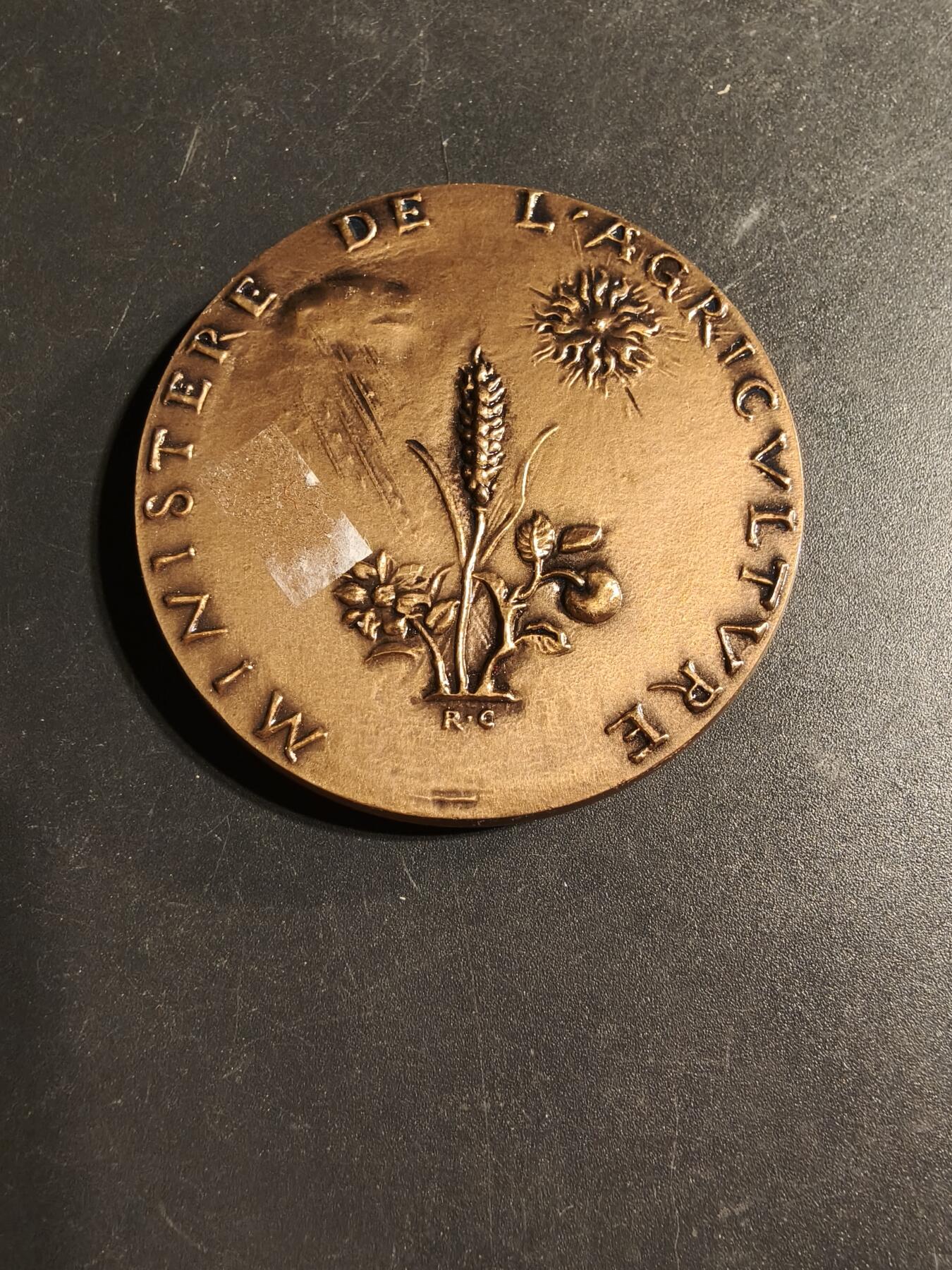 老王徽章第169期 法国农业部“互助、合作和信贷”大铜章    大师科尔宾作品    直径50mm.    重量77.5g